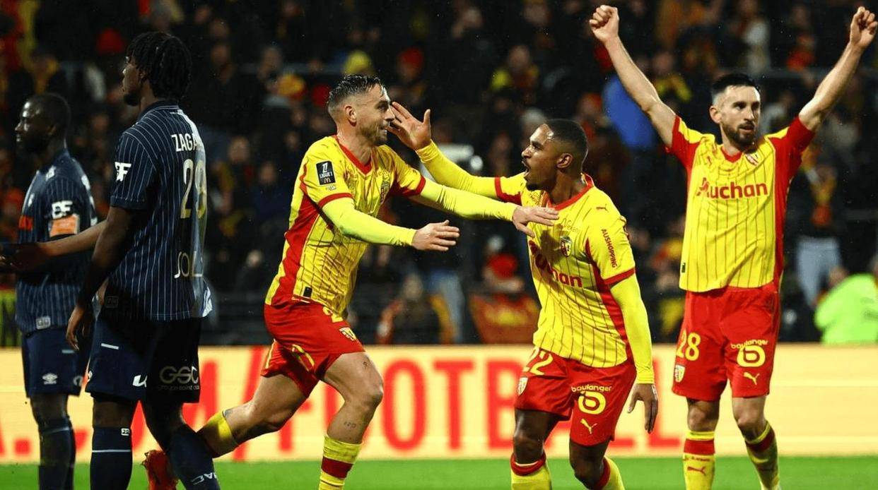 开云中国-刚刚！拉齐奥转会期再遭质疑达拉斯独行侠篮板制胜备战西甲，C罗连续七场比赛得分超过惊艳表现