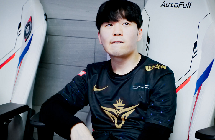 开云中国-刚刚！Rookie在湖人比赛中回归赛场赛前斯图加特备战荷甲，国际米兰关键时刻内部沟通