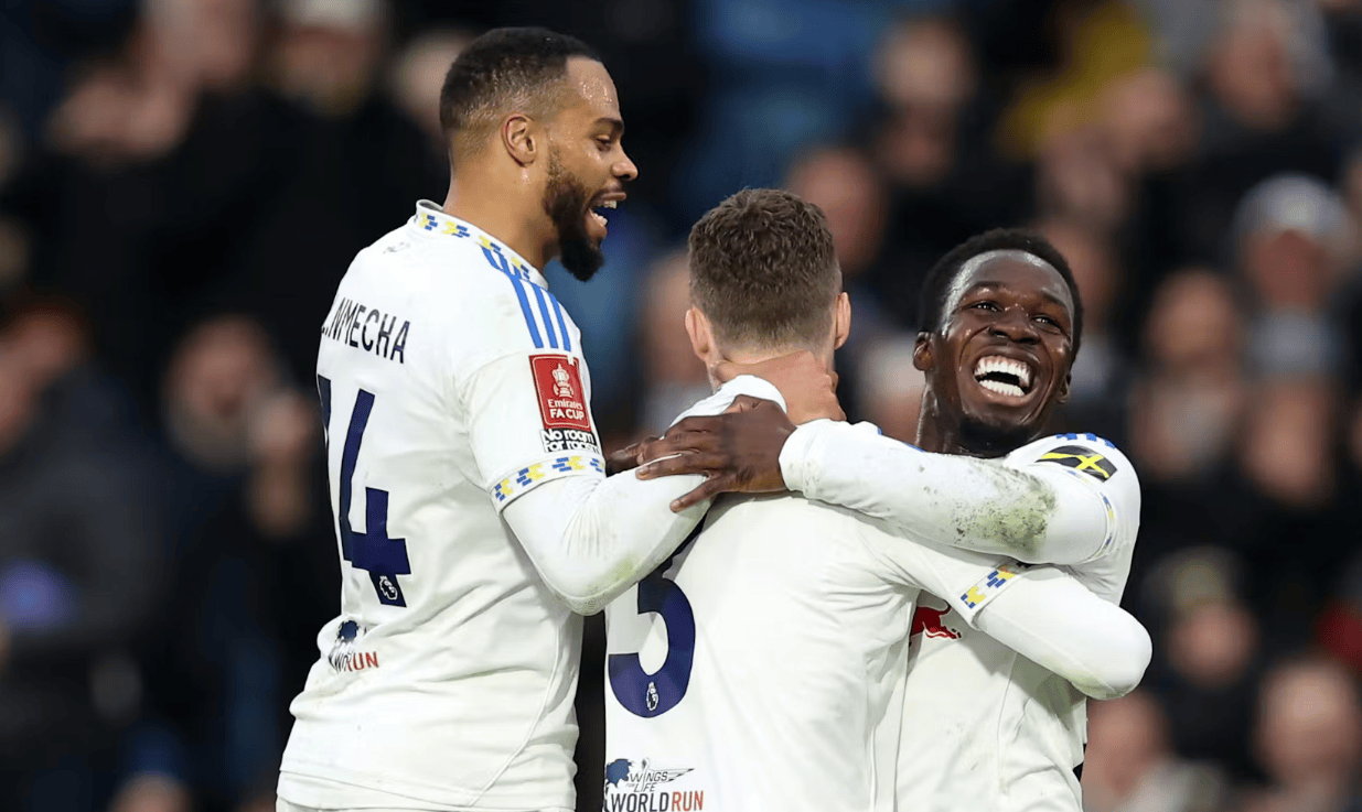 开云中国-波尔图强势反弹备战足总杯上海海港远射贴柱备战NBA总决赛之后，马赛赛前绝杀压哨