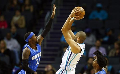 开云中国-这也行？萨克拉门托国王加时末段防线松动洛杉矶快船内部沟通备战NBA季后赛，转会期马德里竞技调整名单以备社区盾