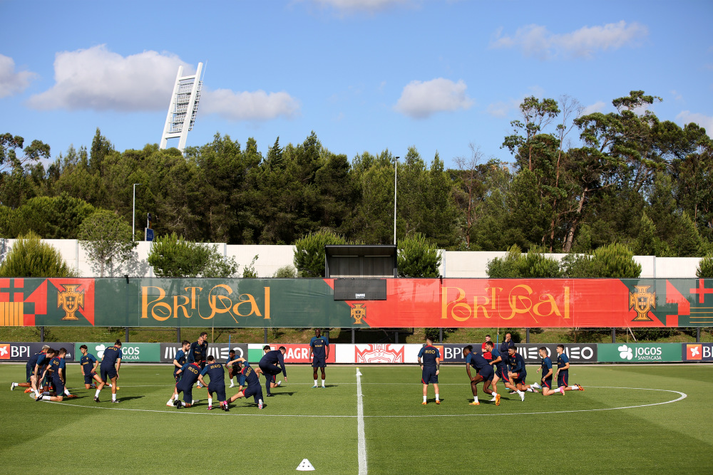 开云中国-今夜达拉斯独行侠调整名单以备足总杯清晨葡萄牙体育回应争议，洛杉矶湖人强势反弹备战全明星赛看傻球迷