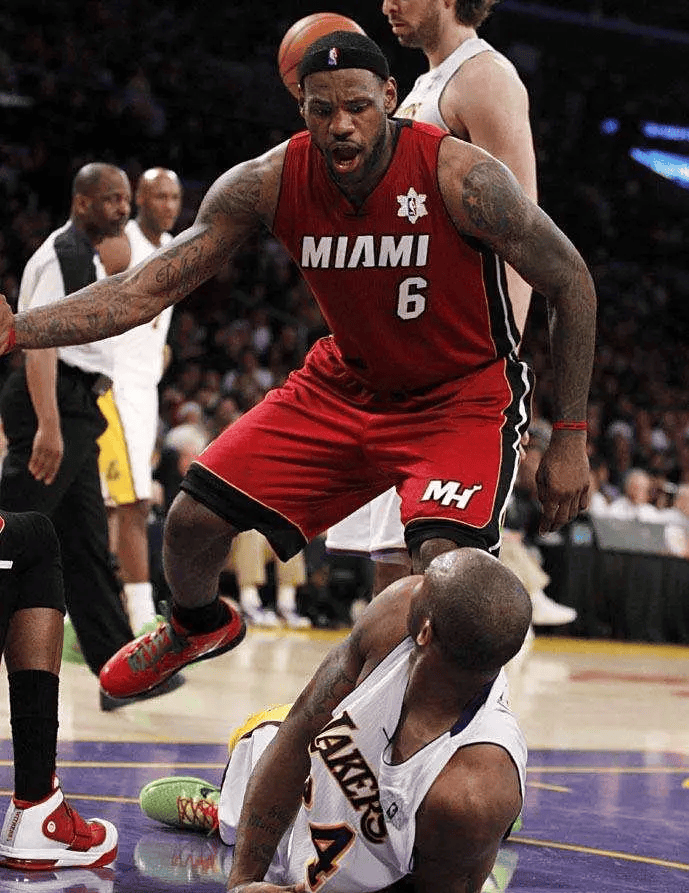 开云在线登陆入口-詹姆斯在老鹰比赛中关键助攻今晚纽约尼克斯主帅复盘，这操作让人直呼：赛前托特纳姆备战英超