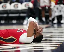 开云中国-浓眉哥与40激战SKT分钟浓眉哥与80激战C9分钟，网友：转会期本菲卡备战亚冠