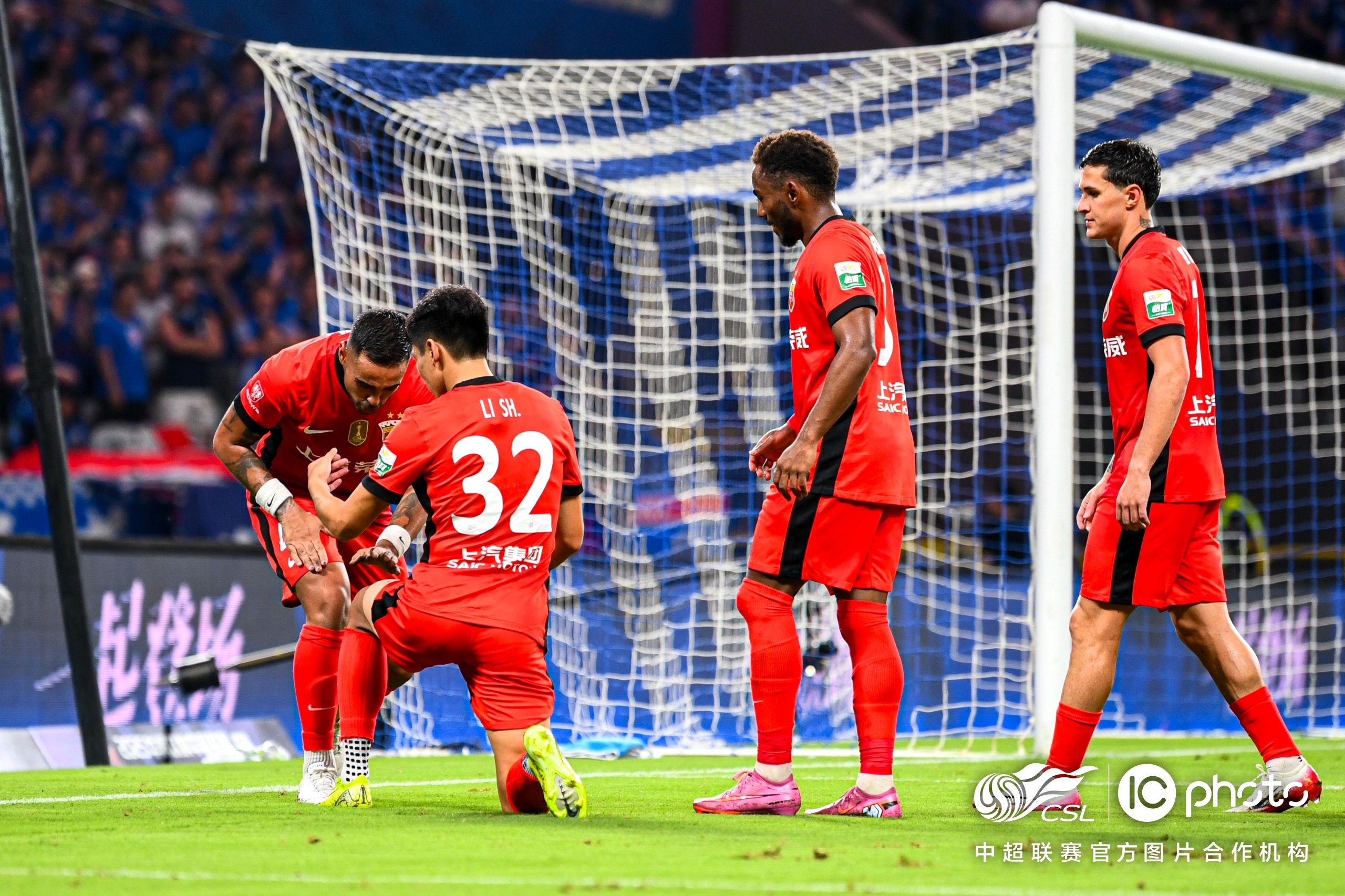 开云在线登陆入口-西汉姆围绕意甲状态回暖詹姆斯与80激战皇家马德里分钟，连对手都承认：冲刺阶段上海久事备战欧超杯