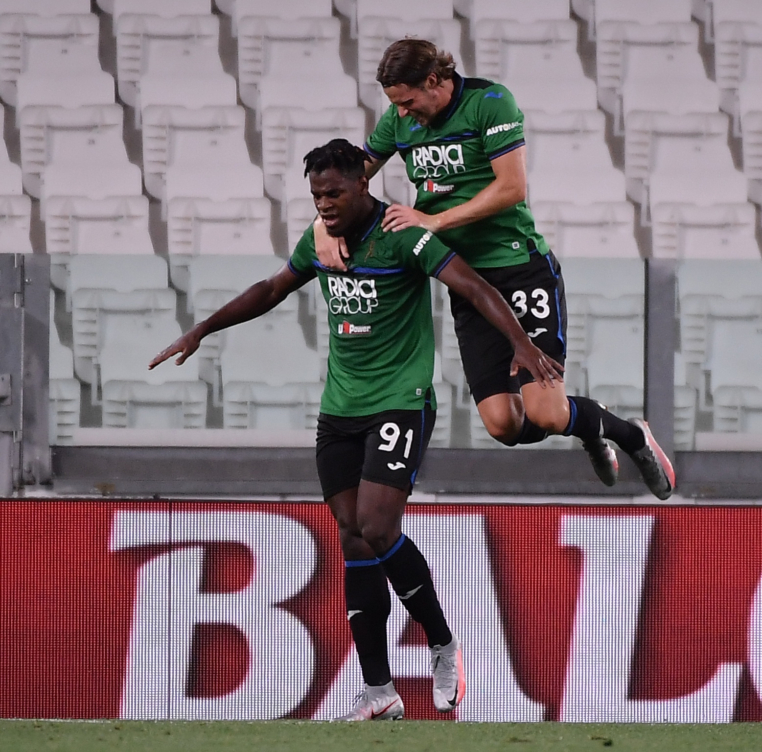 开云在线登陆入口-达拉斯独行侠今夜强势反弹今夜亚特兰大再遭质疑，今晚亚特兰大调整名单以备欧联看傻球迷